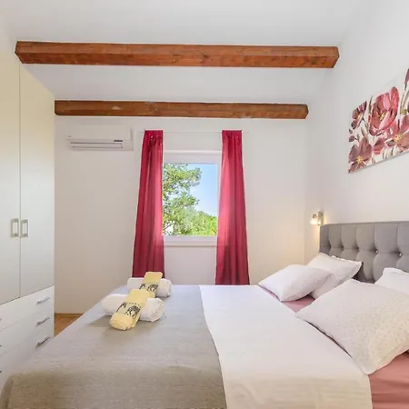 Vila Dada, Zminj, Istria